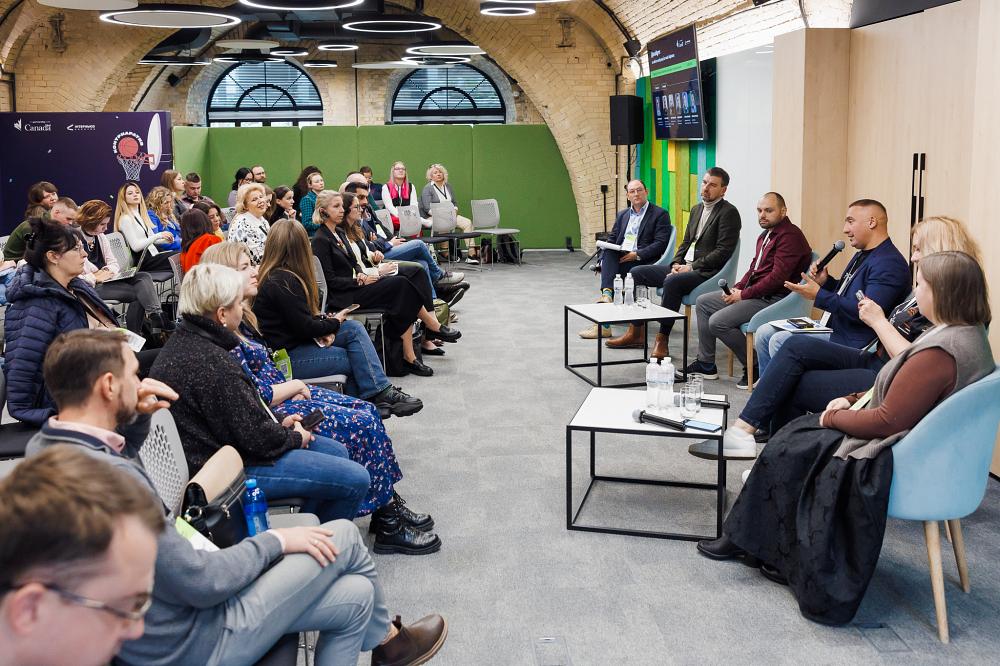 Marathon and Media Literacy Clubs  photo