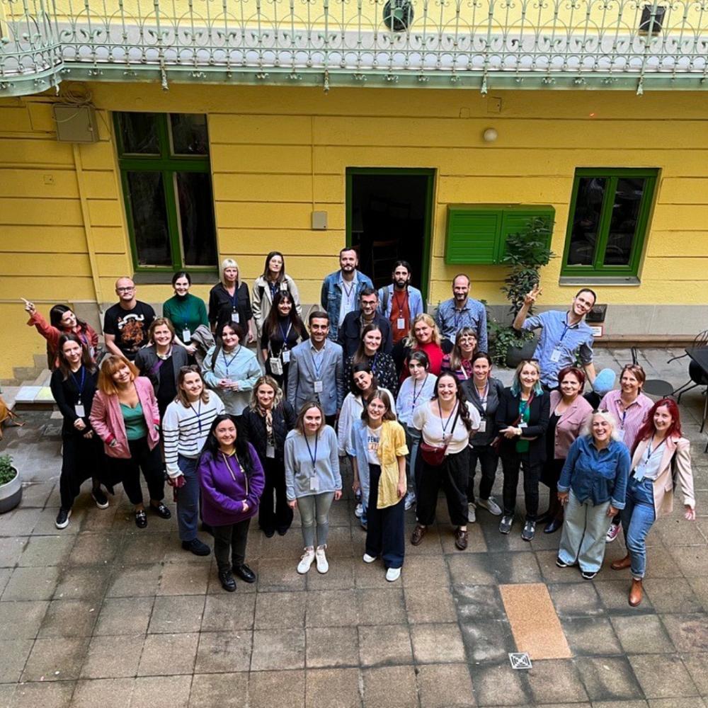 Expanding the production of independent content photo